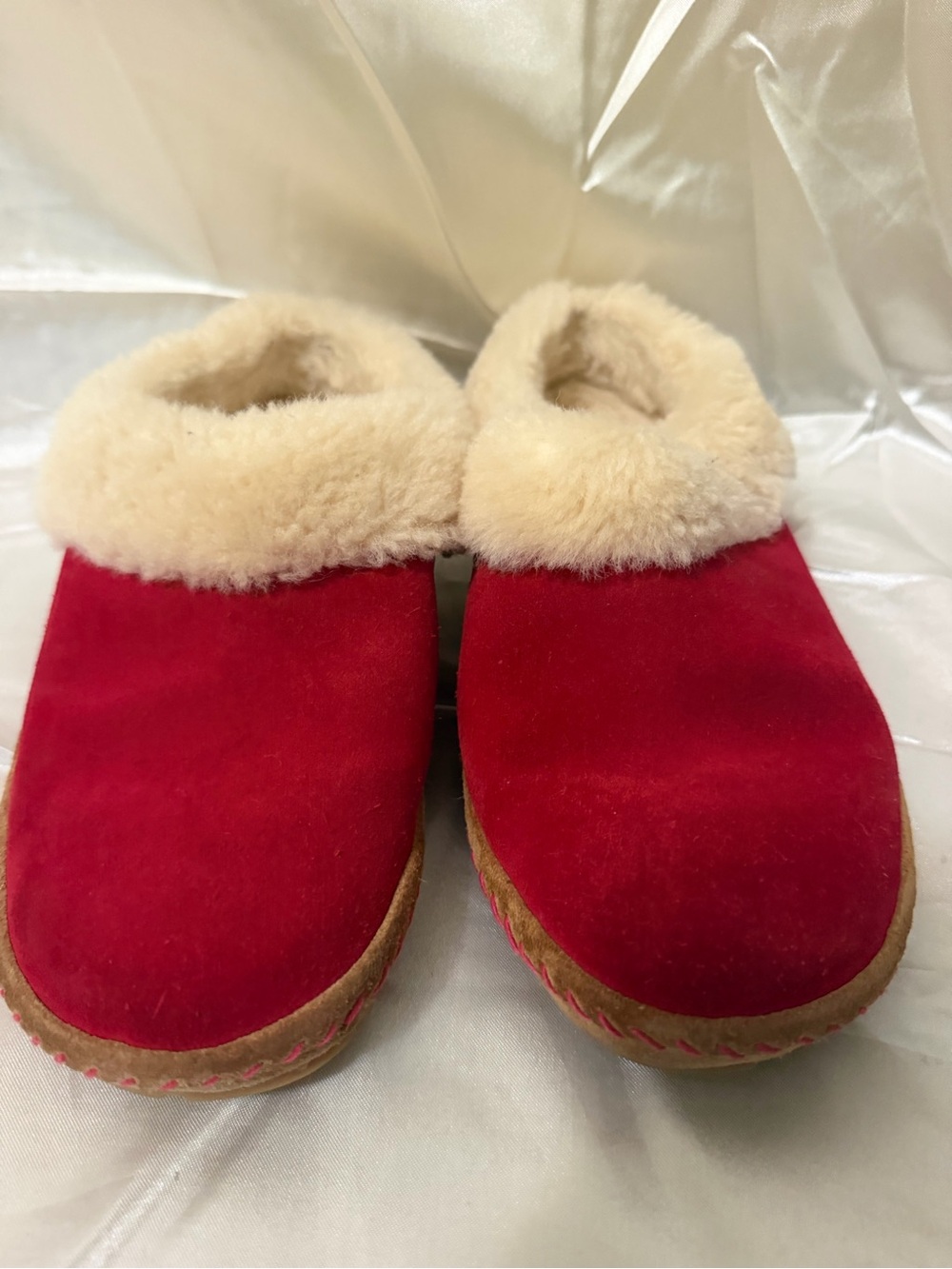 L.L.Bean Women’s Red Suede Shearling Lined Slippers Size 7 M Slip On